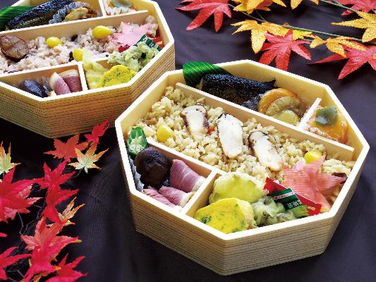 いつものお弁当だけではなく、季節ごとの旬の味を取り入れたメニューや、うなぎ弁当など催事に合わせた折々の献立を、その時季だけの期間限定予約でご案内しています。